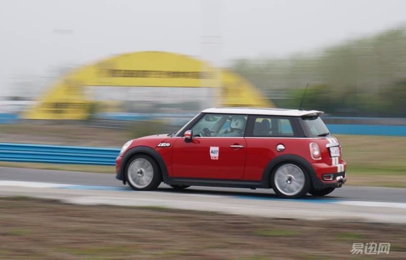 索尼a6300拍风光值不值得买,索尼a6300值得新手买吗