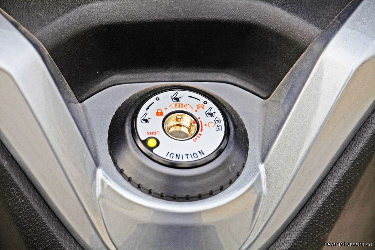 光阳赛艇300测评,牛摩测评赛科龙