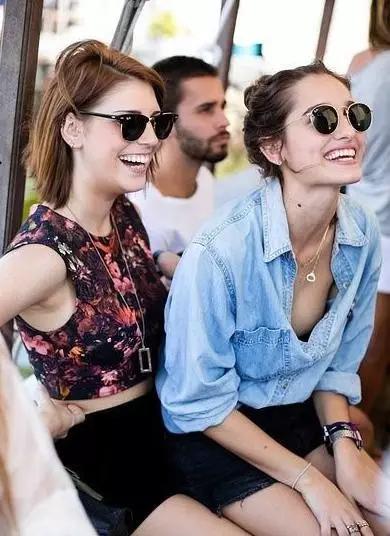 墨镜的正确戴法图片,什么脸型适合戴什么样的墨镜男