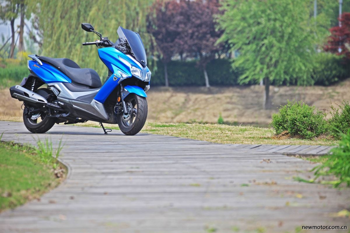 光阳赛艇300测评,牛摩测评赛科龙