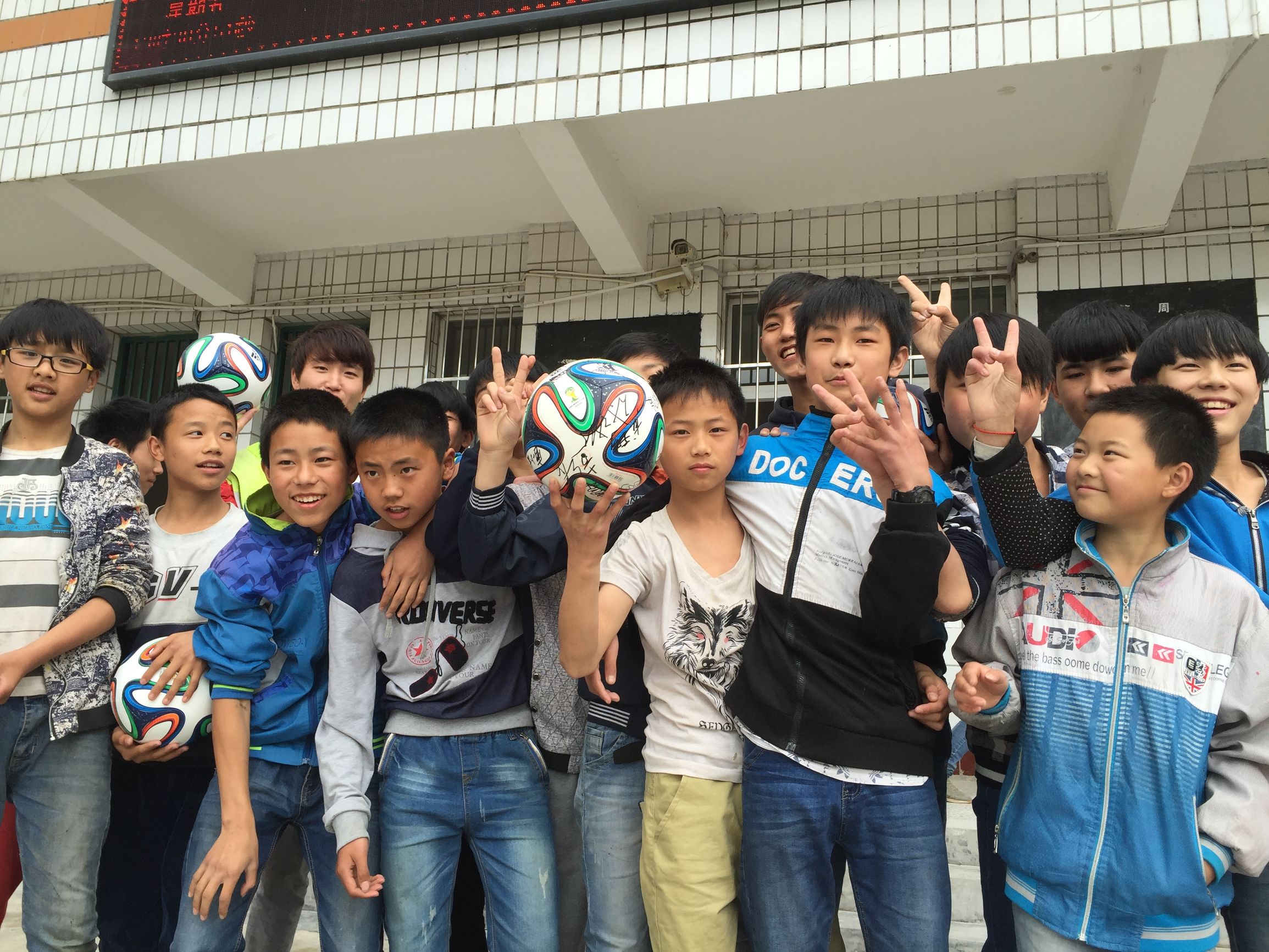 中国前国脚教孩子,前国家队足球队员教小孩