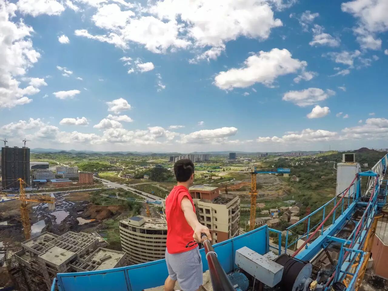 你装逼段位还停留在晒美食美颜锥子脸？看这邵阳满哥是咋玩的！