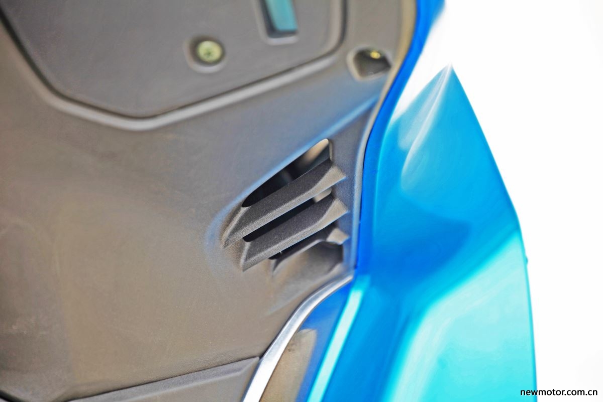 光阳赛艇300测评,牛摩测评赛科龙