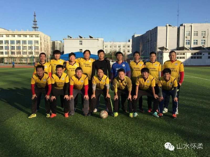 所有人别再拘于眼前的苟且，怀柔首届业余⚽联赛即将开赛，我们在寻找爱⚽的你，还不赶紧跳到球场来？