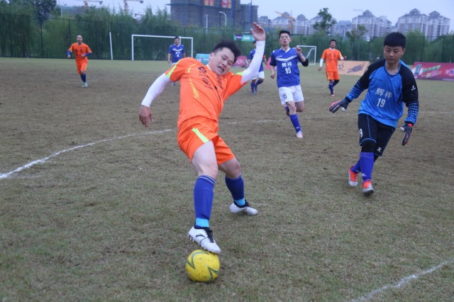 震撼！福州公安绿茵争霸！原来足球还能这么玩