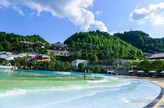 冬日里的温泉最暖心,冷天最适合泡温泉有益身体健康