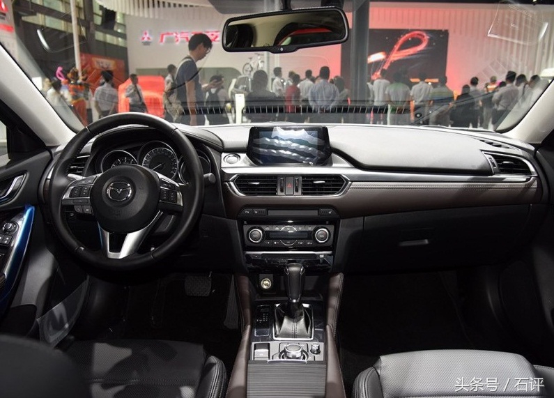 17年马自达阿特兹2.0街拍,马自达6阿特兹17款报价