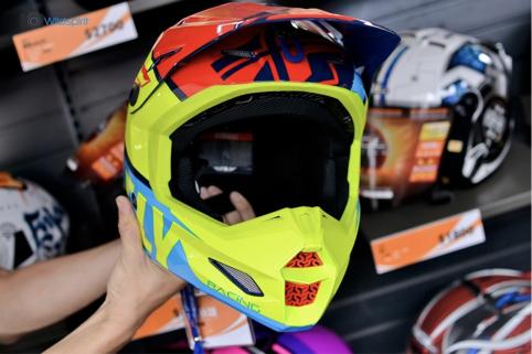 南台车展【SOL/ASTONE/THH】多款彩绘头盔亮相