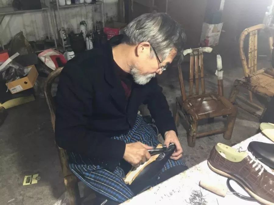 手工皮鞋老匠人,老匠手工皮鞋