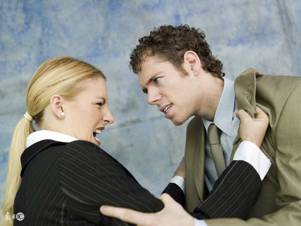 职场中被大领导抓住犯错怎么办,在职场中被领导操控怎么回击