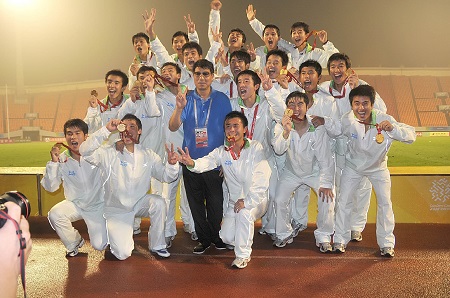 根宝上海足球队,上港球迷致敬根宝