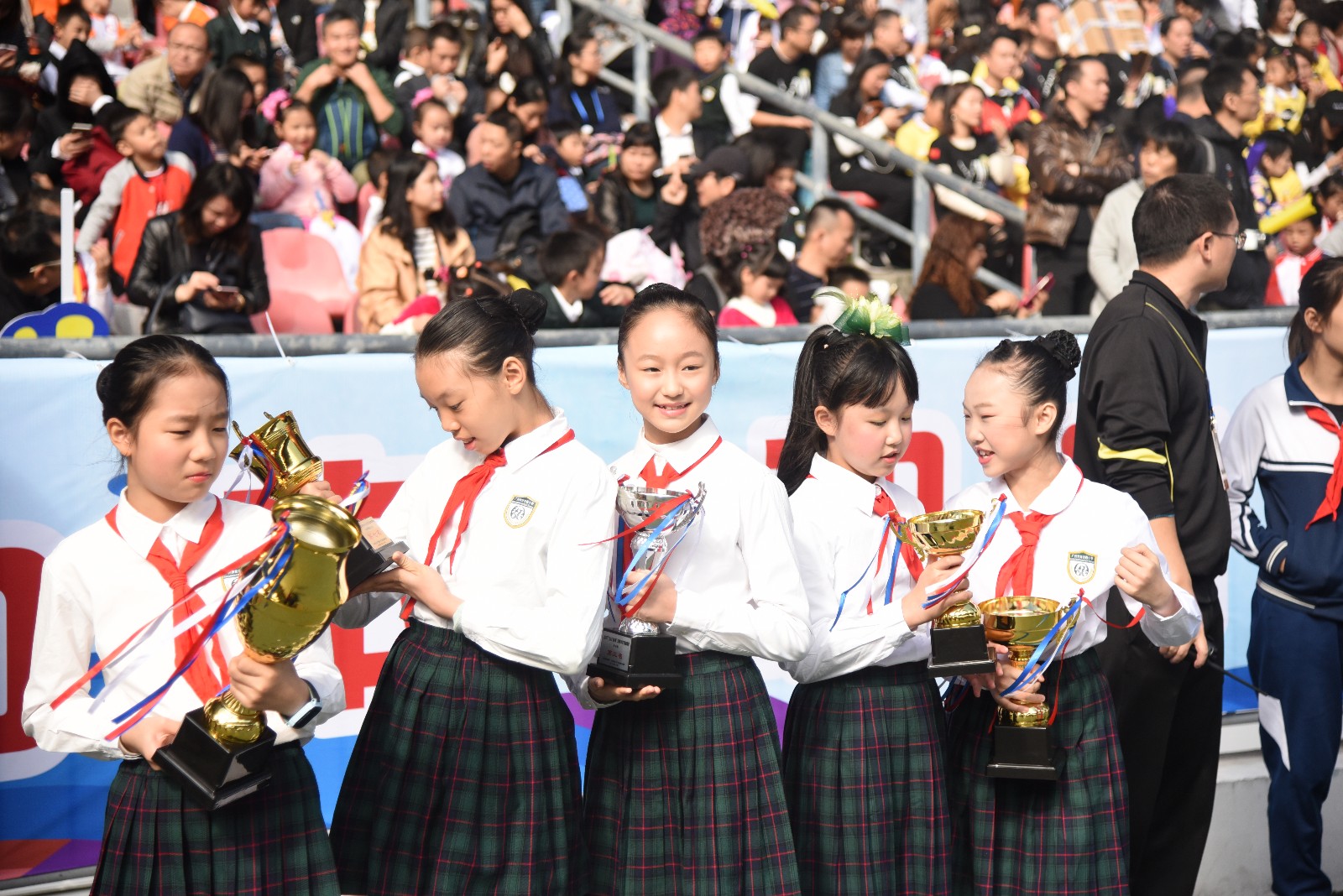 天河｜龙口西小*运学**动会：和平鸽、汉服、管乐队、拉丁舞团……