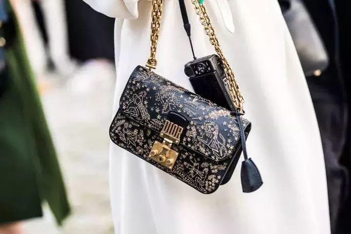 出门也能拎的包包,出门能装东西的包包