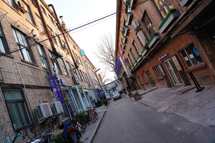 索尼fe24-105mmf4配哪款相机,小巧索尼微单像素高