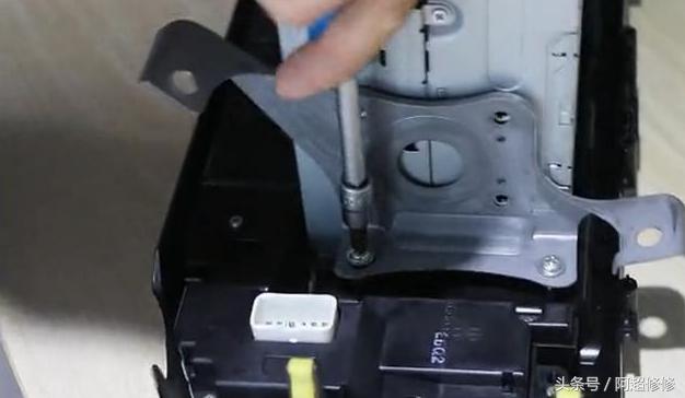 汽车怎么自己装ipad,旧的ipad如何改车载