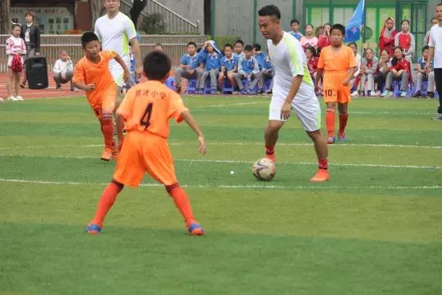 爱足球动起来2017年海沧育才小学首届“博爱杯”足球跳绳文化节