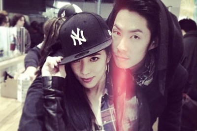 余文乐结婚黑白照,余文乐几段婚姻