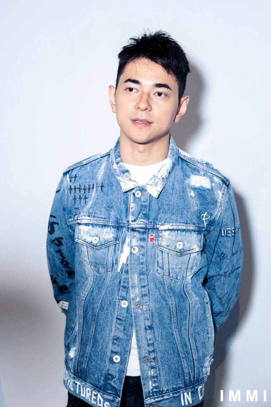 半个娱乐圈都爱的SMFK时尚战袍，和易烊千玺、潘玮柏穿情侣装啦！