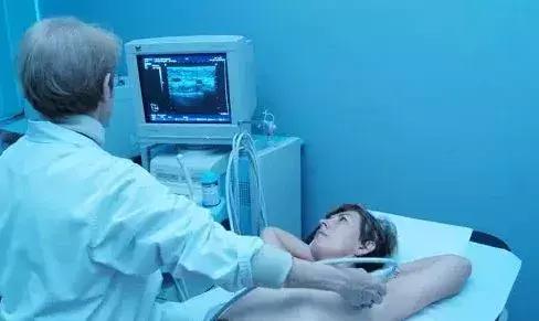 彩超的报告单结果是医生手打的吗,在医院做彩超报告是黑白的正常吗