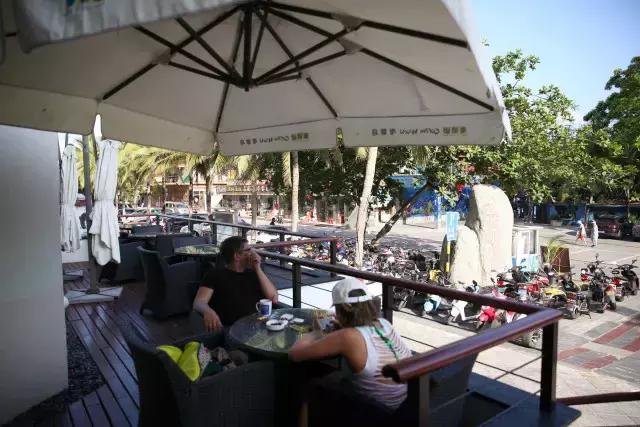 三亚鲜花网红打卡咖啡厅,三亚海边最近咖啡厅