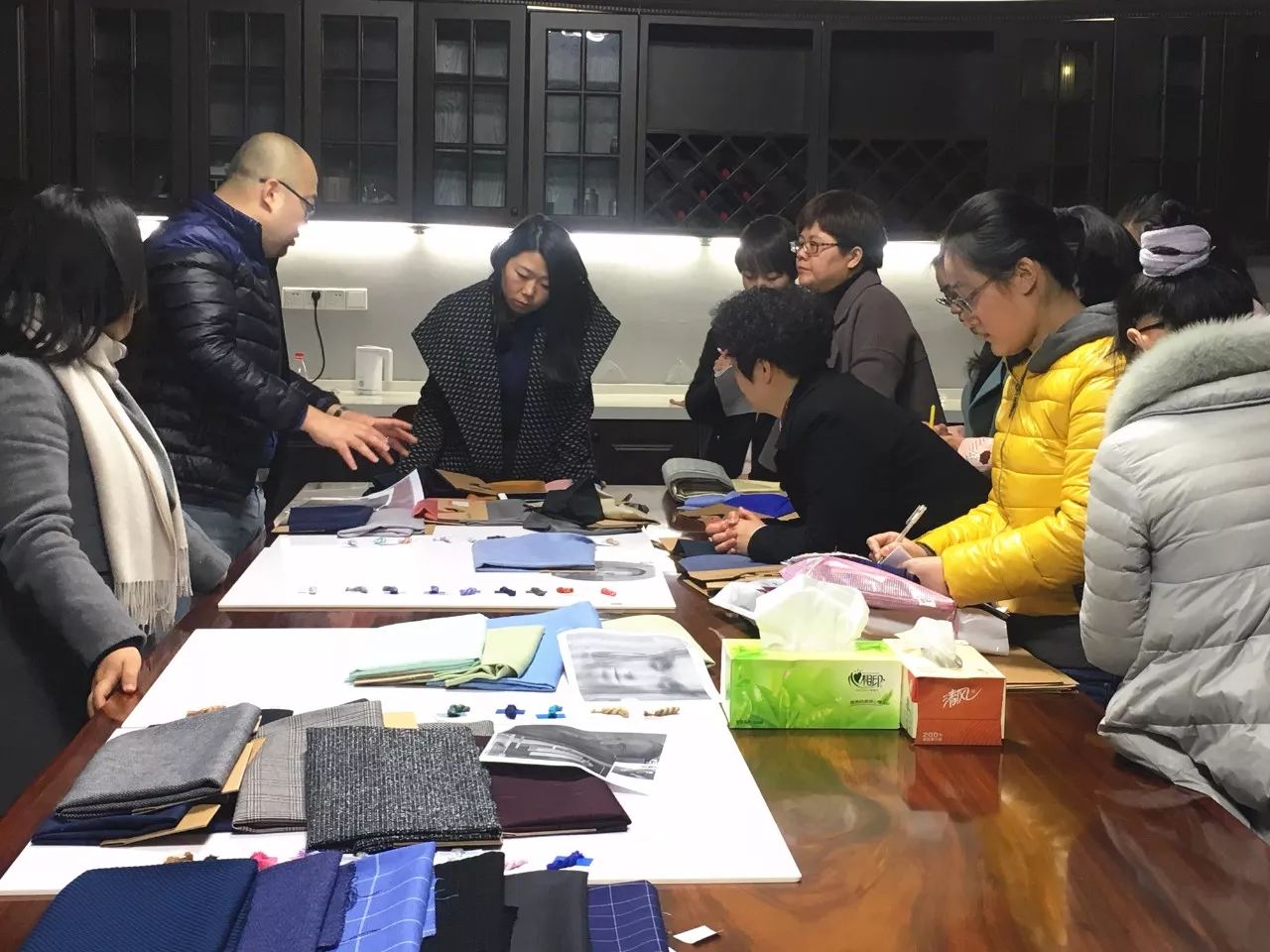 用衣服辅料做创意时装,有哪些面料衣服舒服又好看