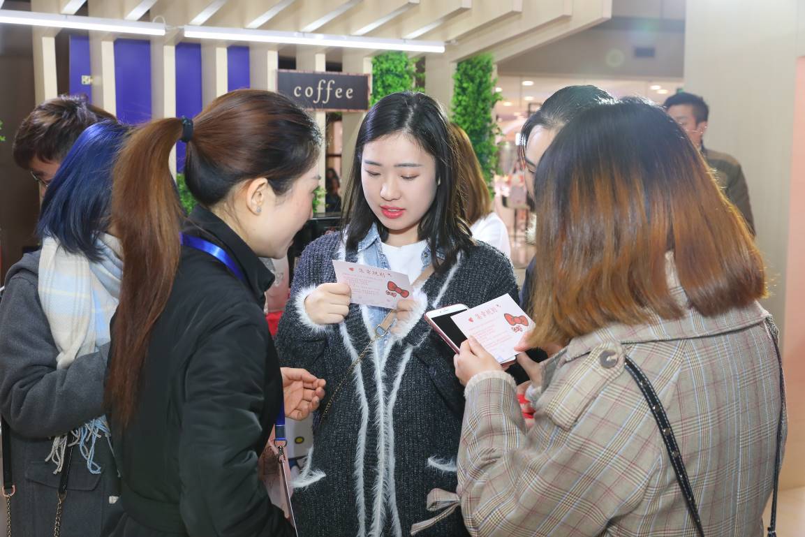 DHCHelloKitty少女心限定款带你体验冬日润养