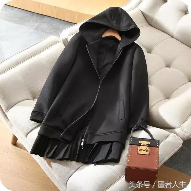 高圆圆晒别墅照，不料腿上的“魔术裤”亮了，网友：给我来一打