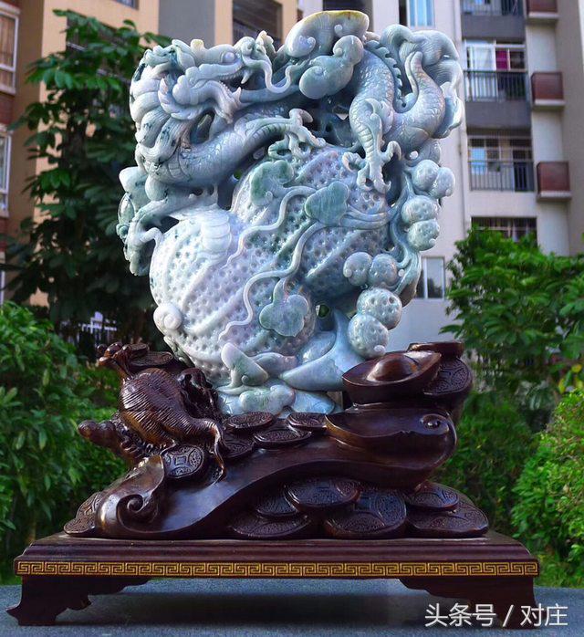 翡翠摆件一般摆在家里哪里好,翡翠葡萄摆件寓意