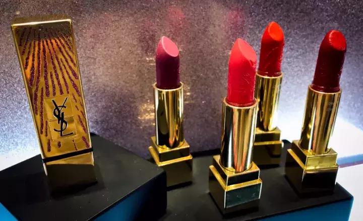 去年的衣服配不上今年的你,去年的首饰配不上今年的你了