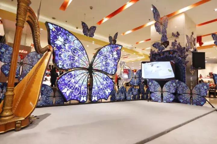 新世界百货全球首发：周大福88限量款“蝶·无敌”