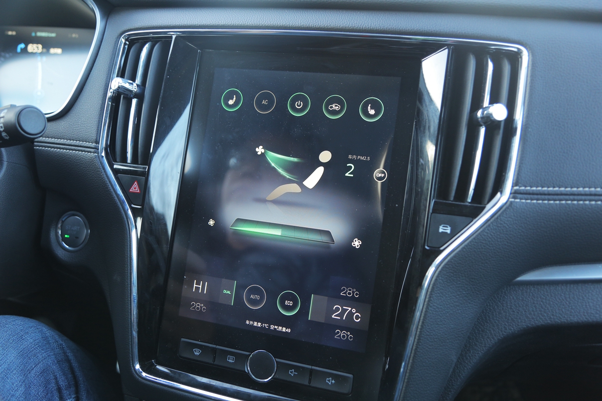 盘点雪天路滑摔倒爆笑场面,自驾游雪地上遇到突发事件