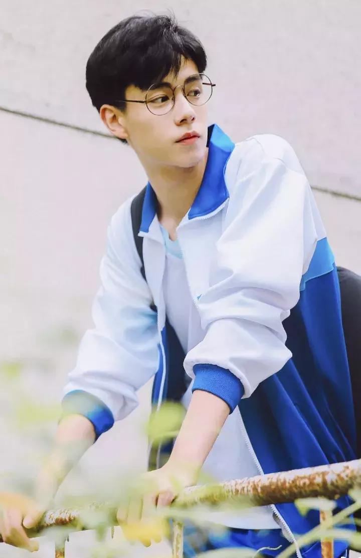 又少一个男神?没关系,你们的新晋男票“小彭于晏”已经上线!