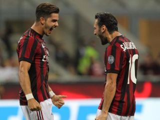 进球都靠旧将？AC米兰转会花2亿全部打水飘，网友：巨大讽刺