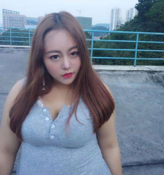 新晋网红小泽玛莉甜甜p图曝光，原图体重180斤，王思聪曾私信过她