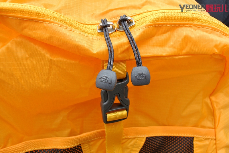 轻便大容量防水背包,northface帆布双肩背包