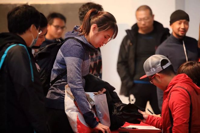 翻山越岭都找不到爱,翻山越岭找不到自己