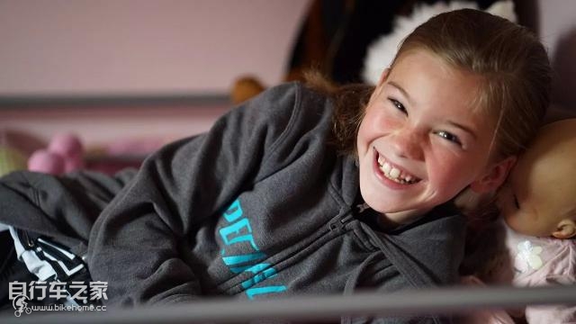 骑而无憾:“年幼的骑行大使”