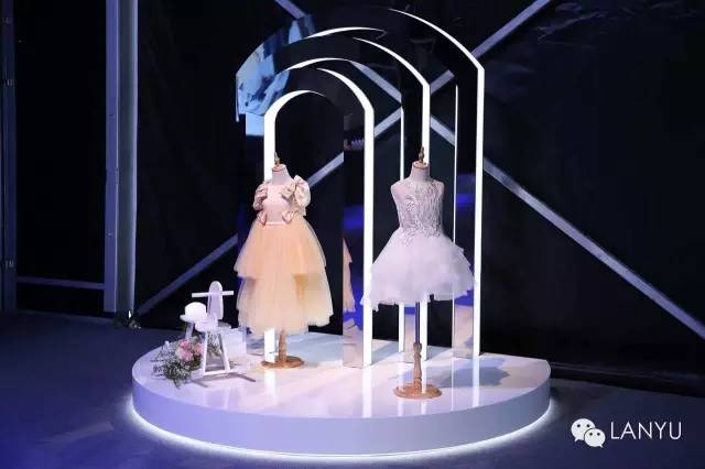 兰玉婚纱秀视频,兰玉婚纱走秀