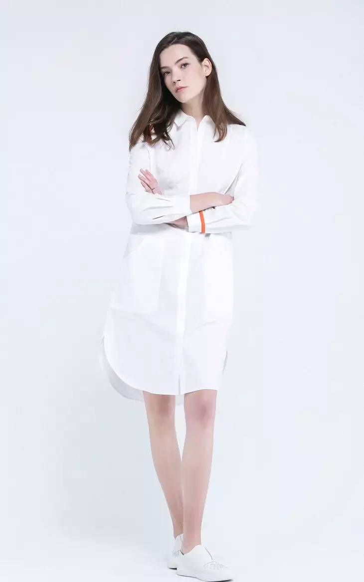 一件衬衫就让你美翻了整个春天,一件衬衫和一条裙子