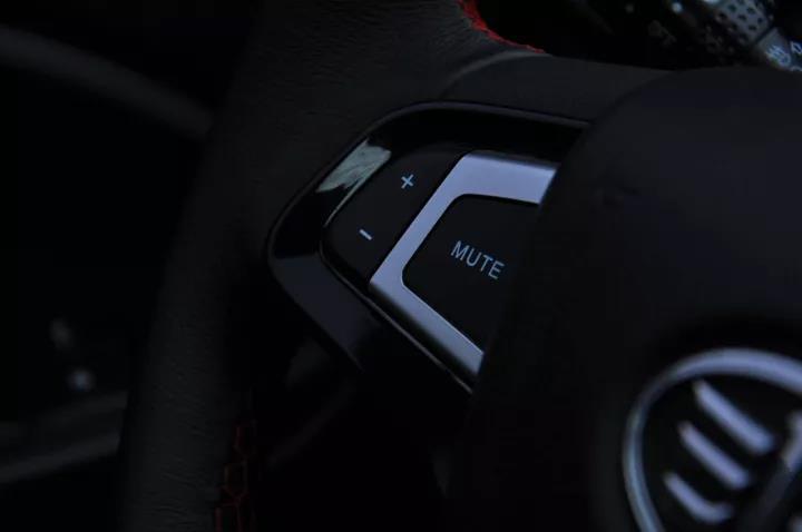 骏派d601.8自动挡怎么样,一汽森雅r7和骏派d60哪个好