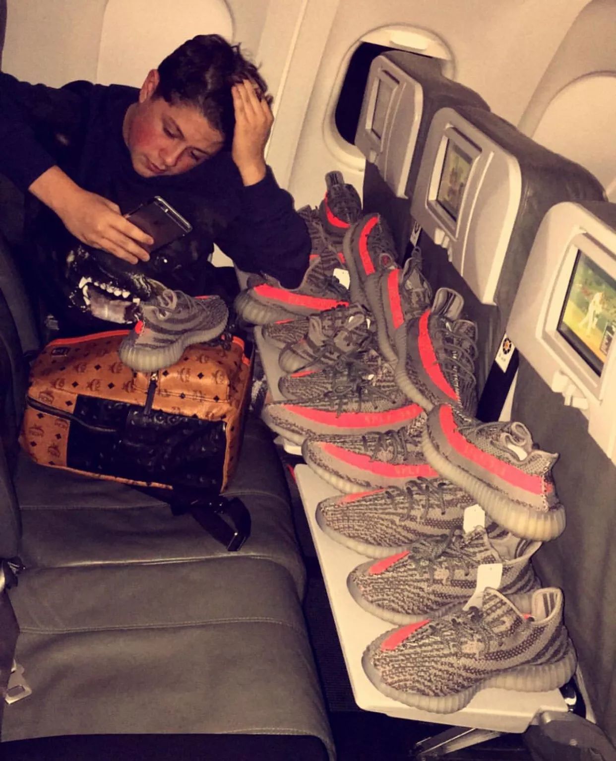 这波富炫的，吓掉了本佛系青年的保温杯