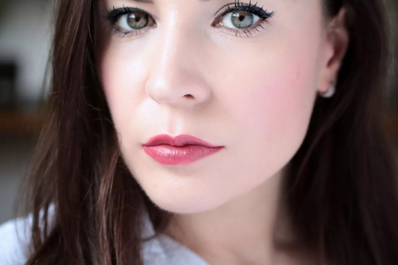 高级显白姨妈色,姨妈颜色越来越淡说明要走了吗