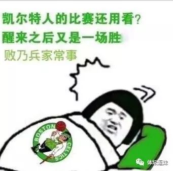 梅西深情凝望大力神杯,梅西深情凝视