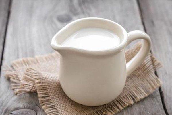 睡前喝牛奶影响长高吗,睡前喝牛奶会减肥还是发胖