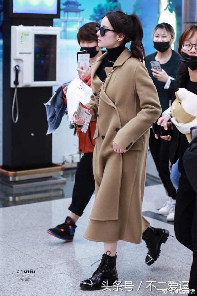 飞机头等舱偶遇王俊凯,飞机头等舱偶遇女明星