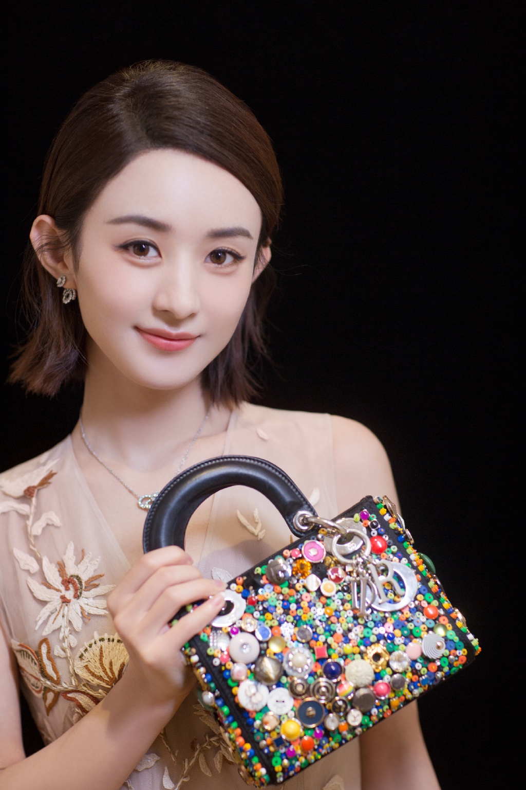 要胖先胖脸，要瘦先瘦胸，赵丽颖的烦恼你有吗？