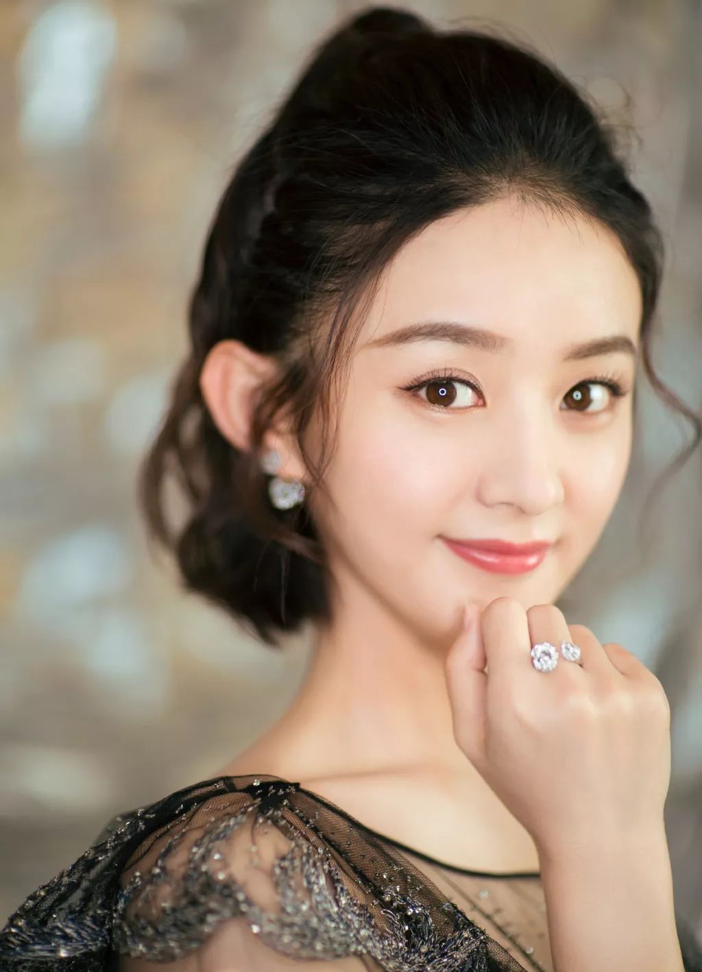 要胖先胖脸，要瘦先瘦胸，赵丽颖的烦恼你有吗？