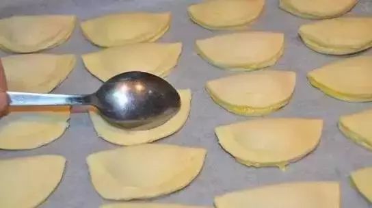 酥到掉渣的榴莲酥,又香又酥的榴莲酥