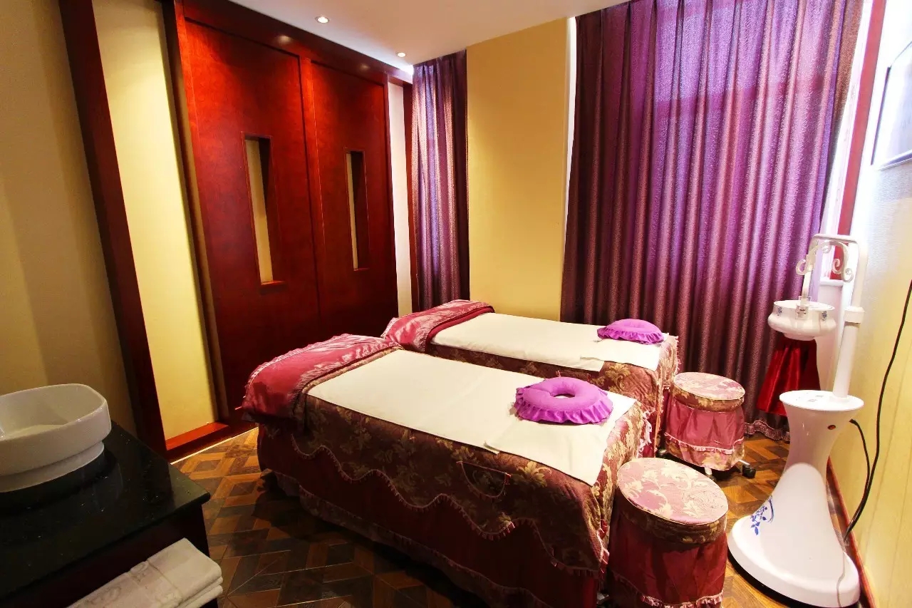 德百温泉是天然温泉么,德百温泉旅游小镇客房价格