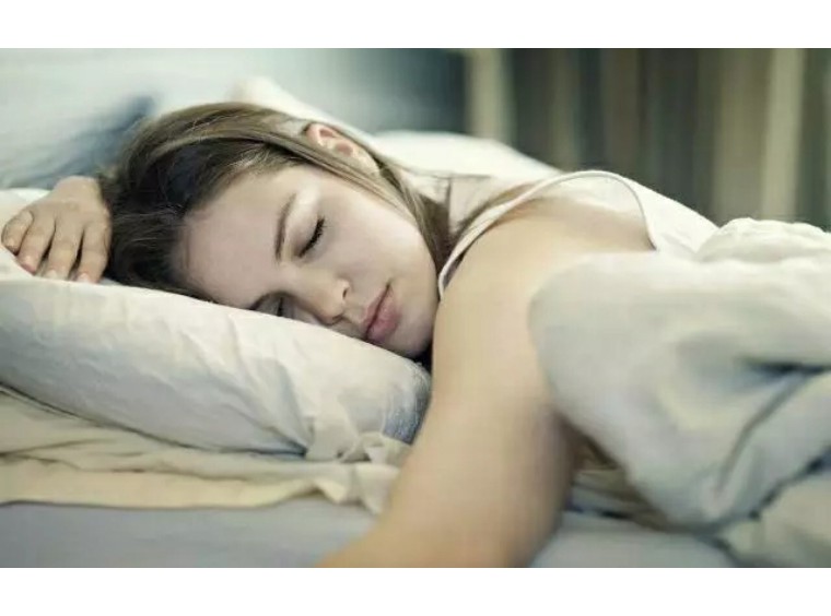 睡觉时也要争分夺秒变美！精致女人都在用会做睡眠spa的美颜枕套